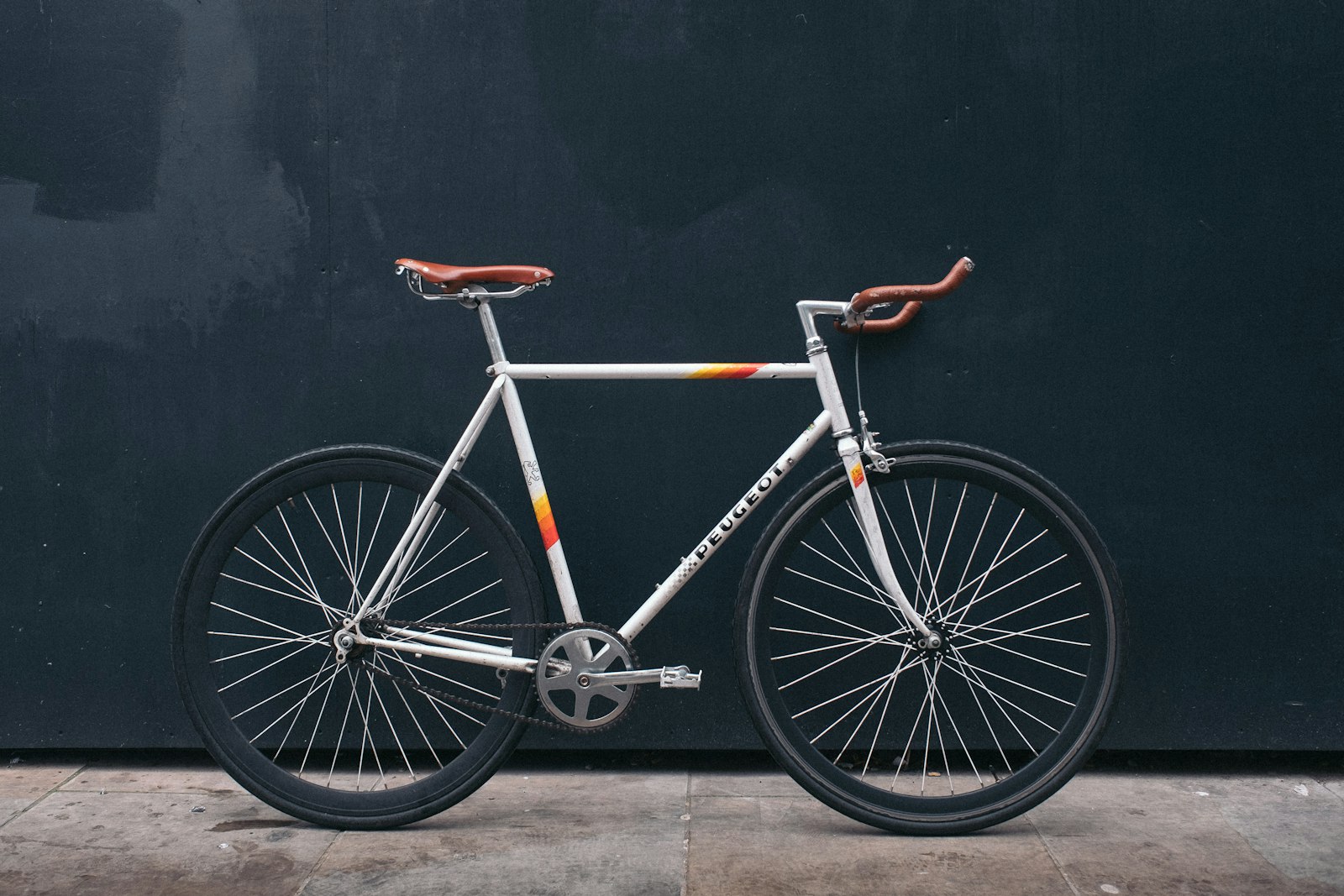 Vintage Peugeot országúti bicikli — illusztráció